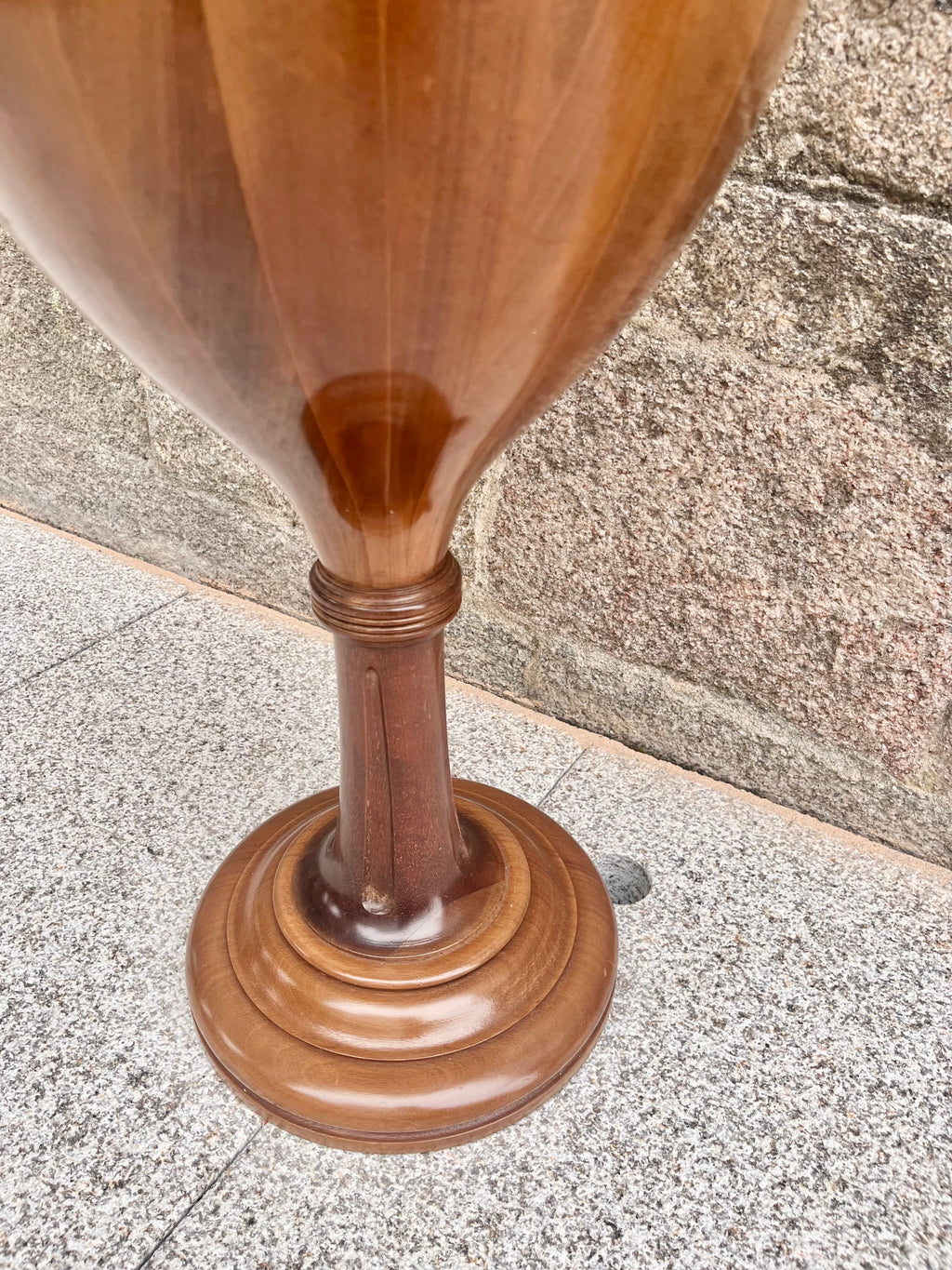 Macetero copa alto.