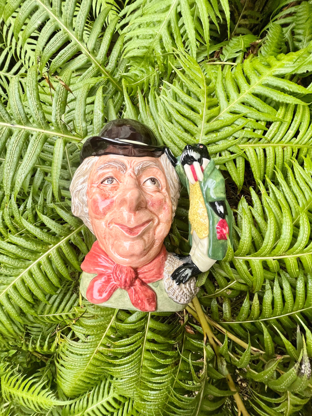 Jarra de colecciòn Doulton & co. “La morsa y el carpintero”