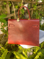 Bolso Kelly en piel marròn. Bridas.