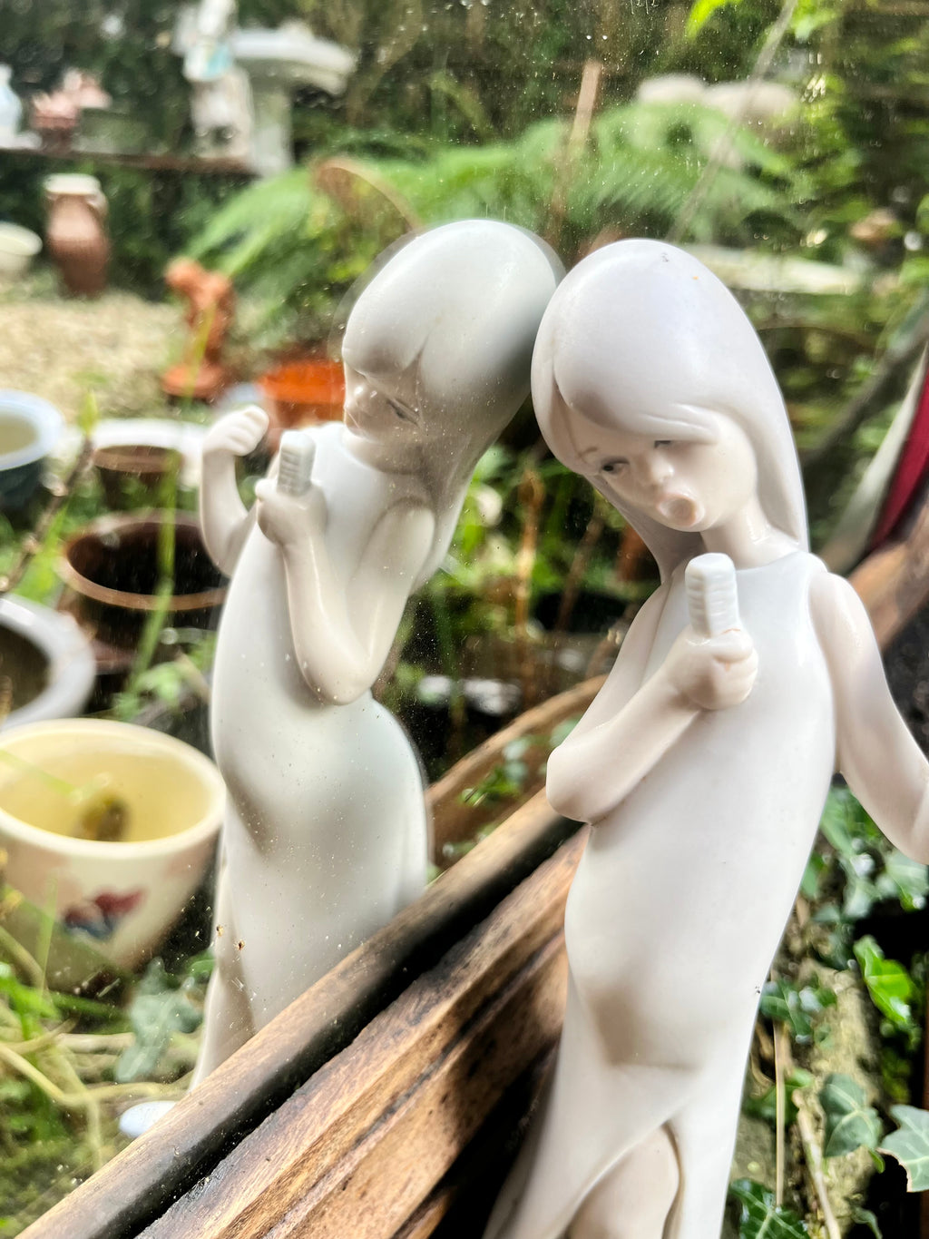 Figura niña cantando. Lladrò.