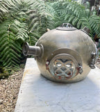 Antigua Réplica de escafandra buzo.