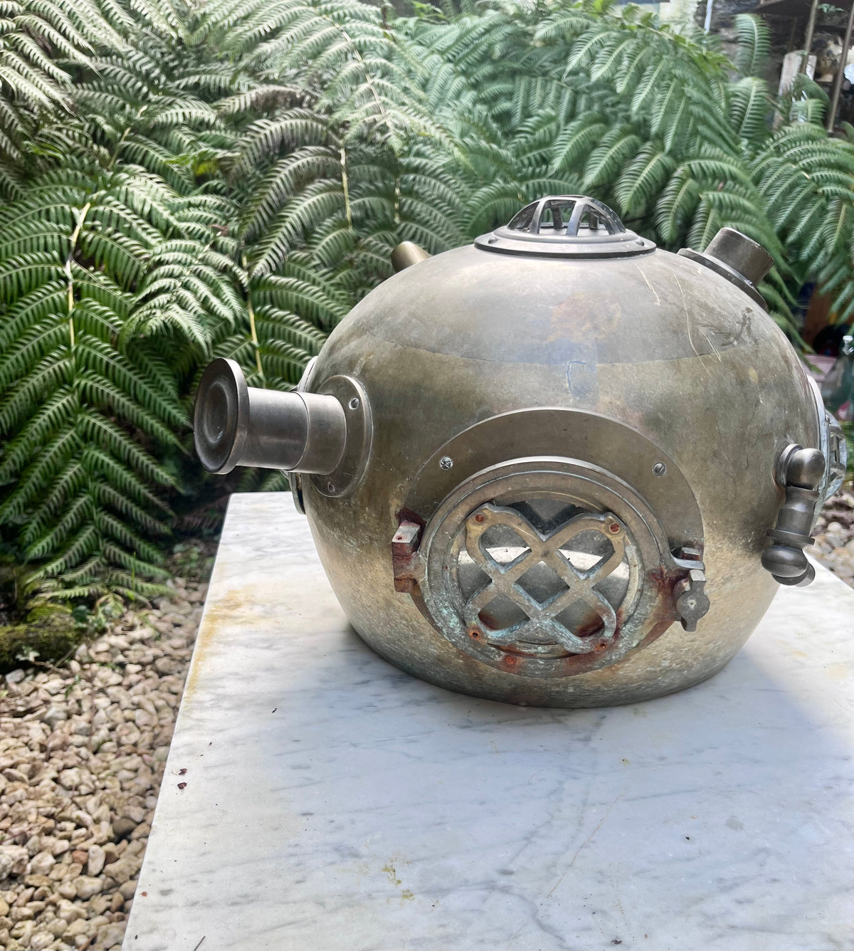 Antigua Réplica de escafandra buzo.