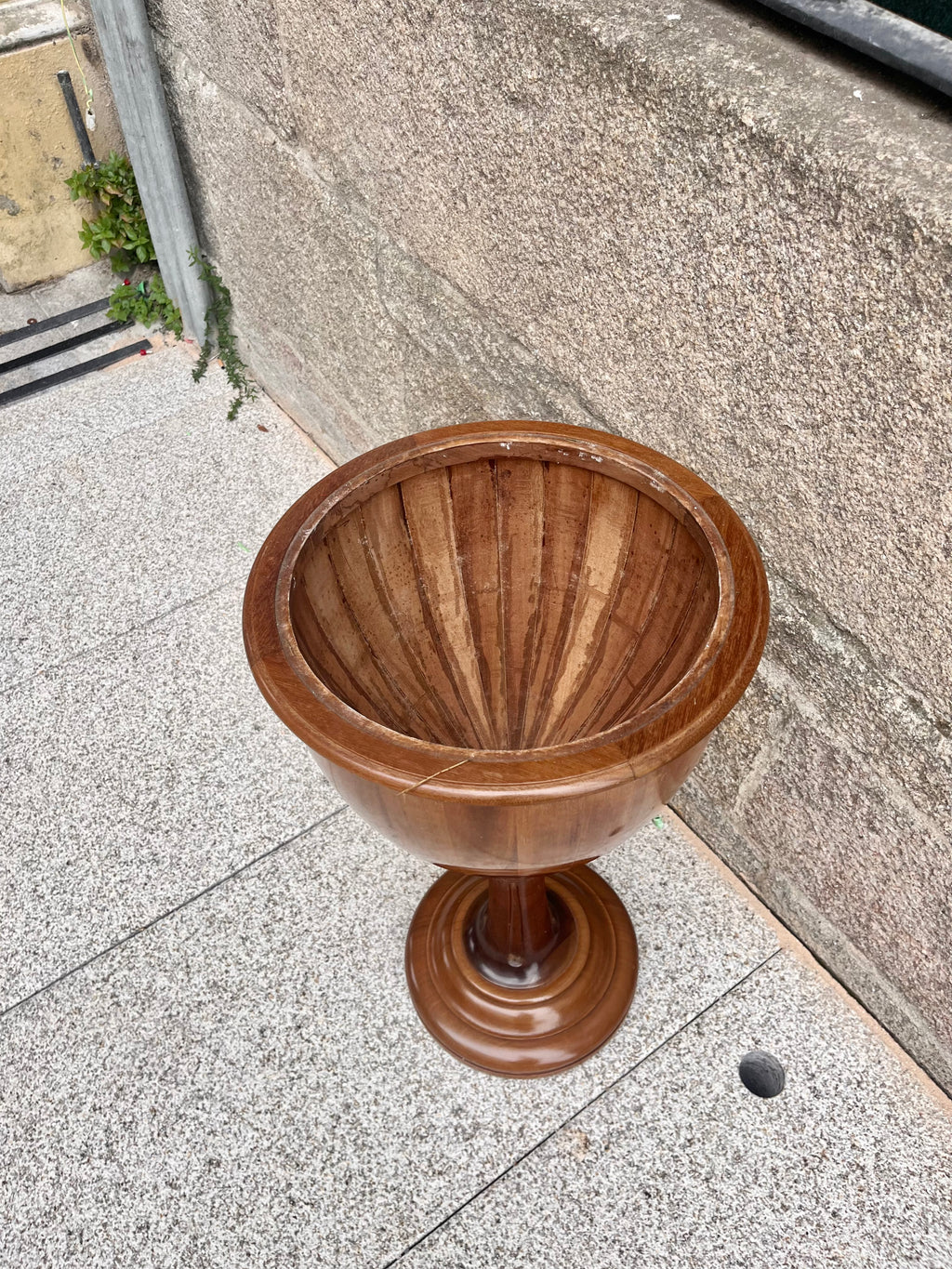 Macetero copa alto.