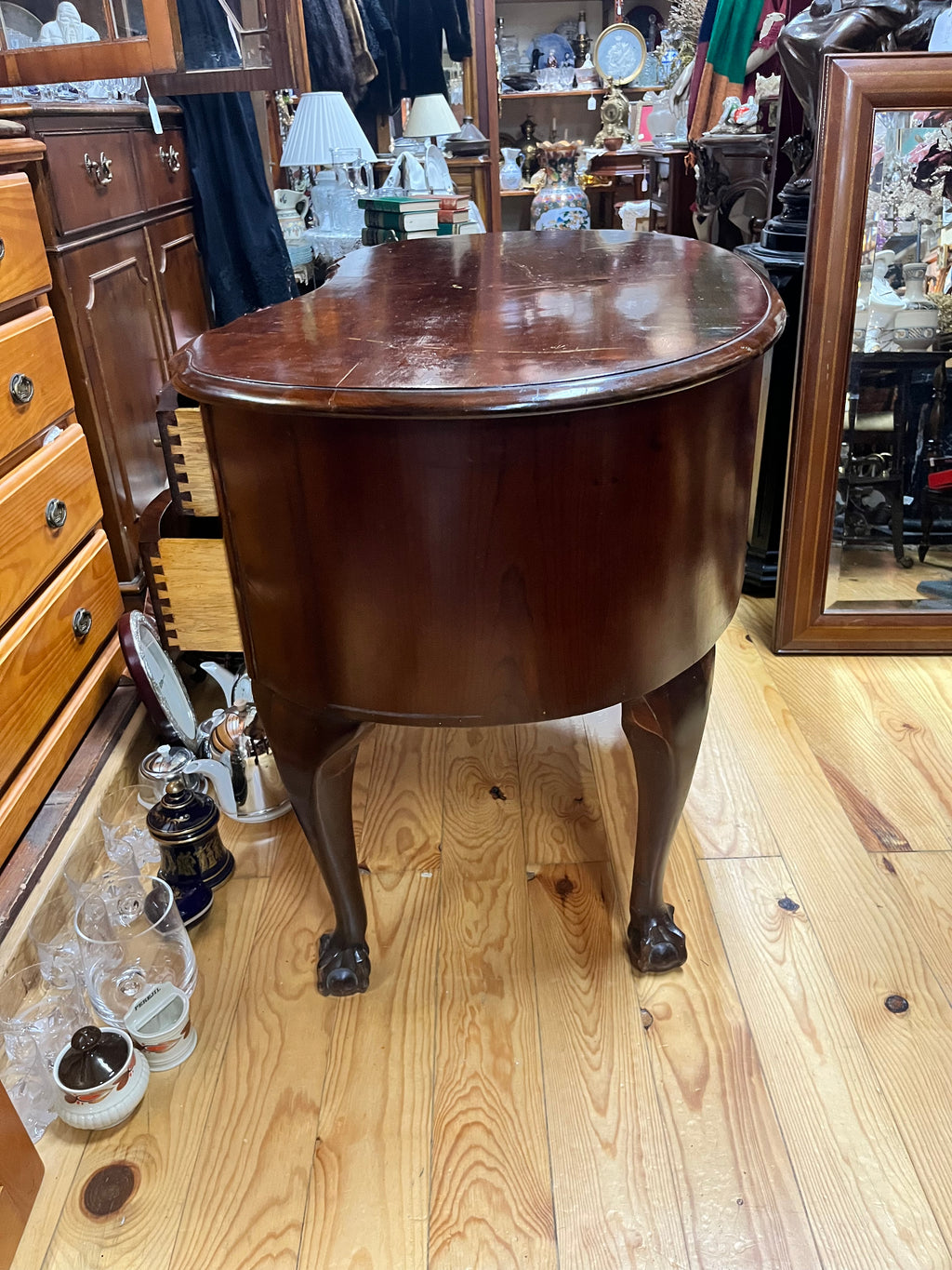 Mesa despacho en madera.