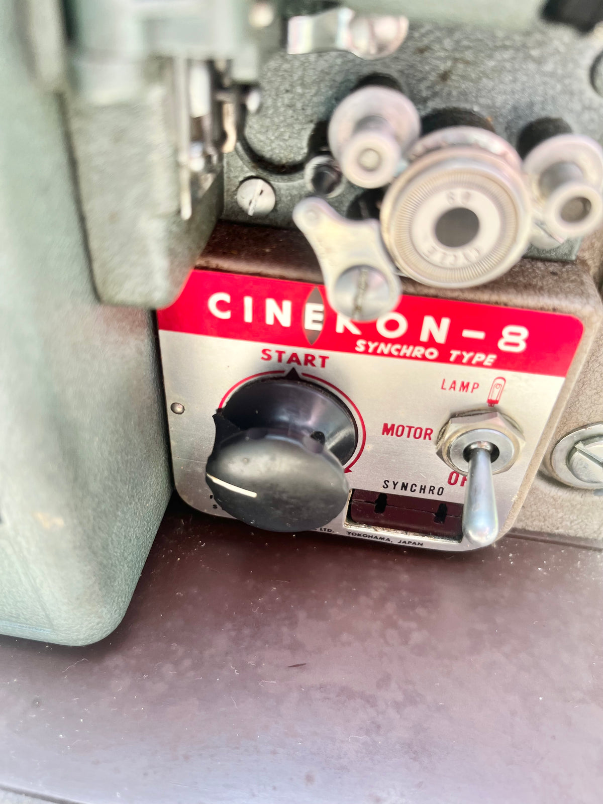 Proyector Cinekon-8