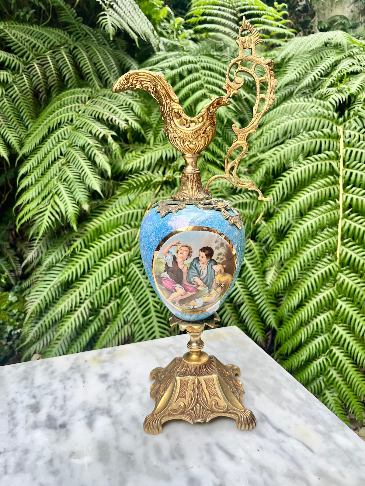 Sevres. Jarra porcelana y bronce.