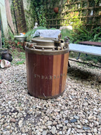 Antiguo botellero de barco.