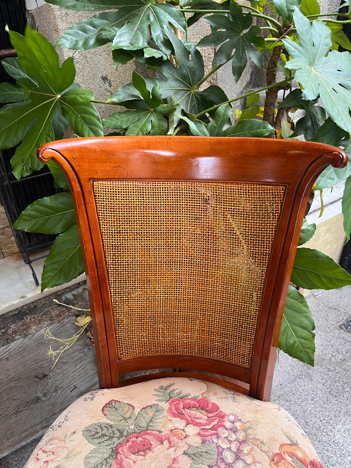Silla de comedor tapizada .
