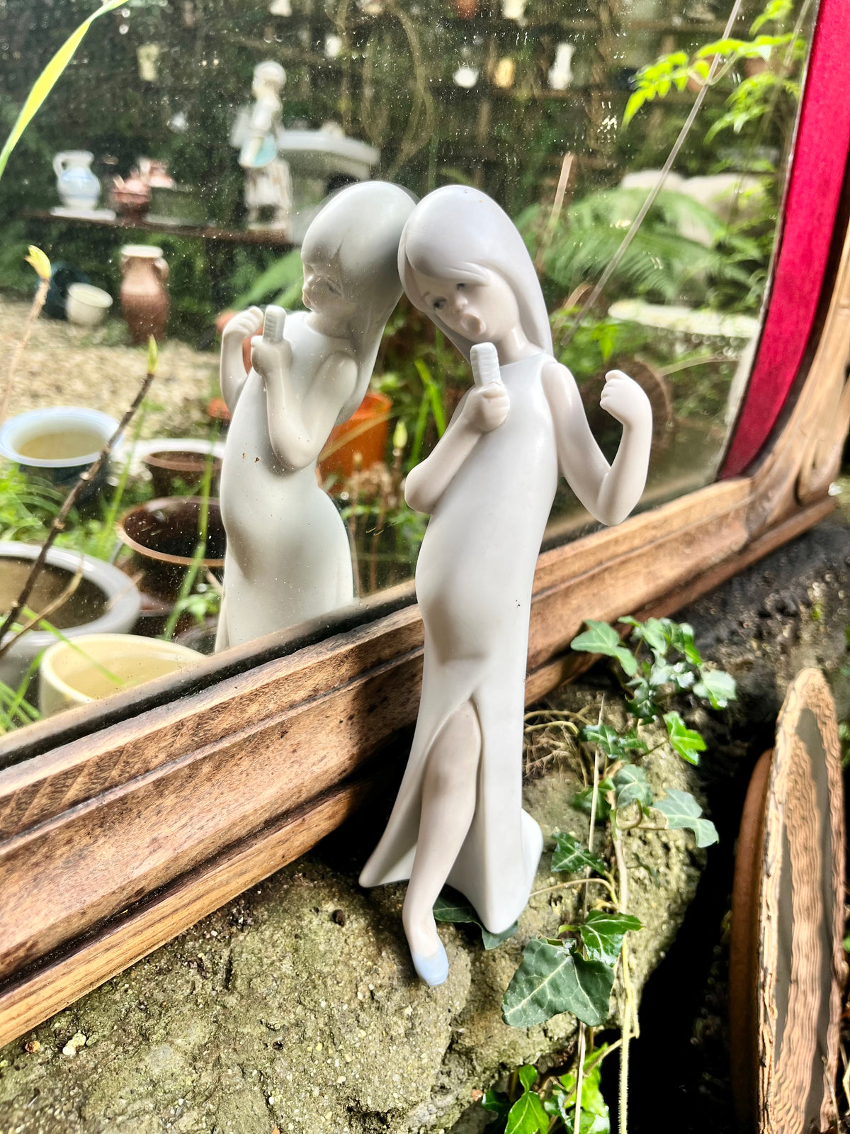 Figura niña cantando. Lladrò.