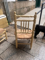 Antigua silla de costura madera y paja.