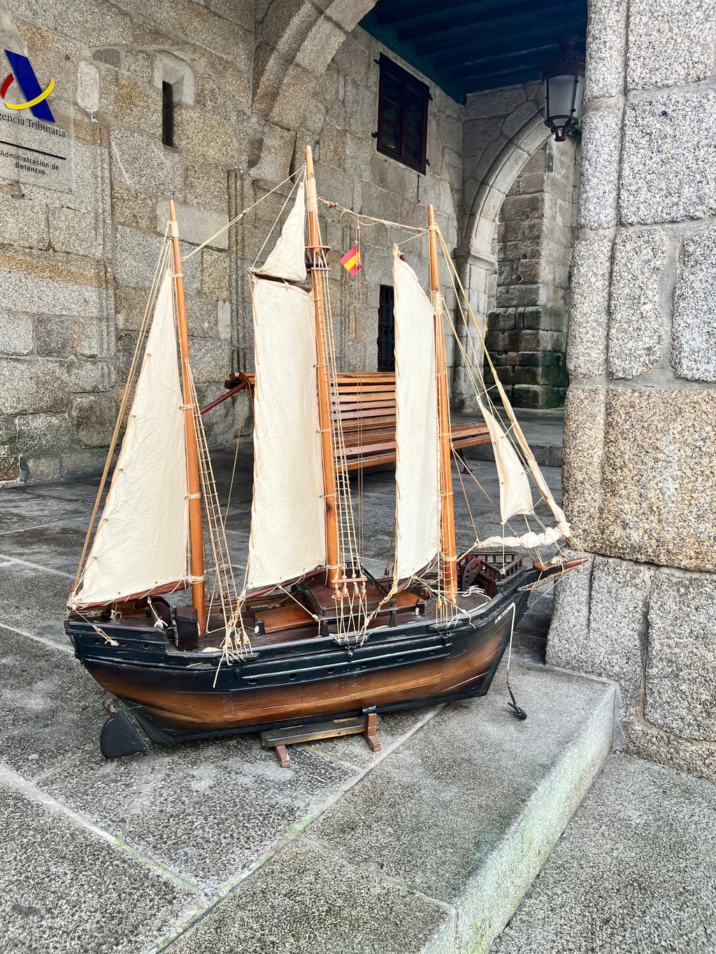 Barco Victoria en madera.