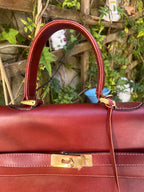 Bolso Kelly en piel marròn. Bridas.