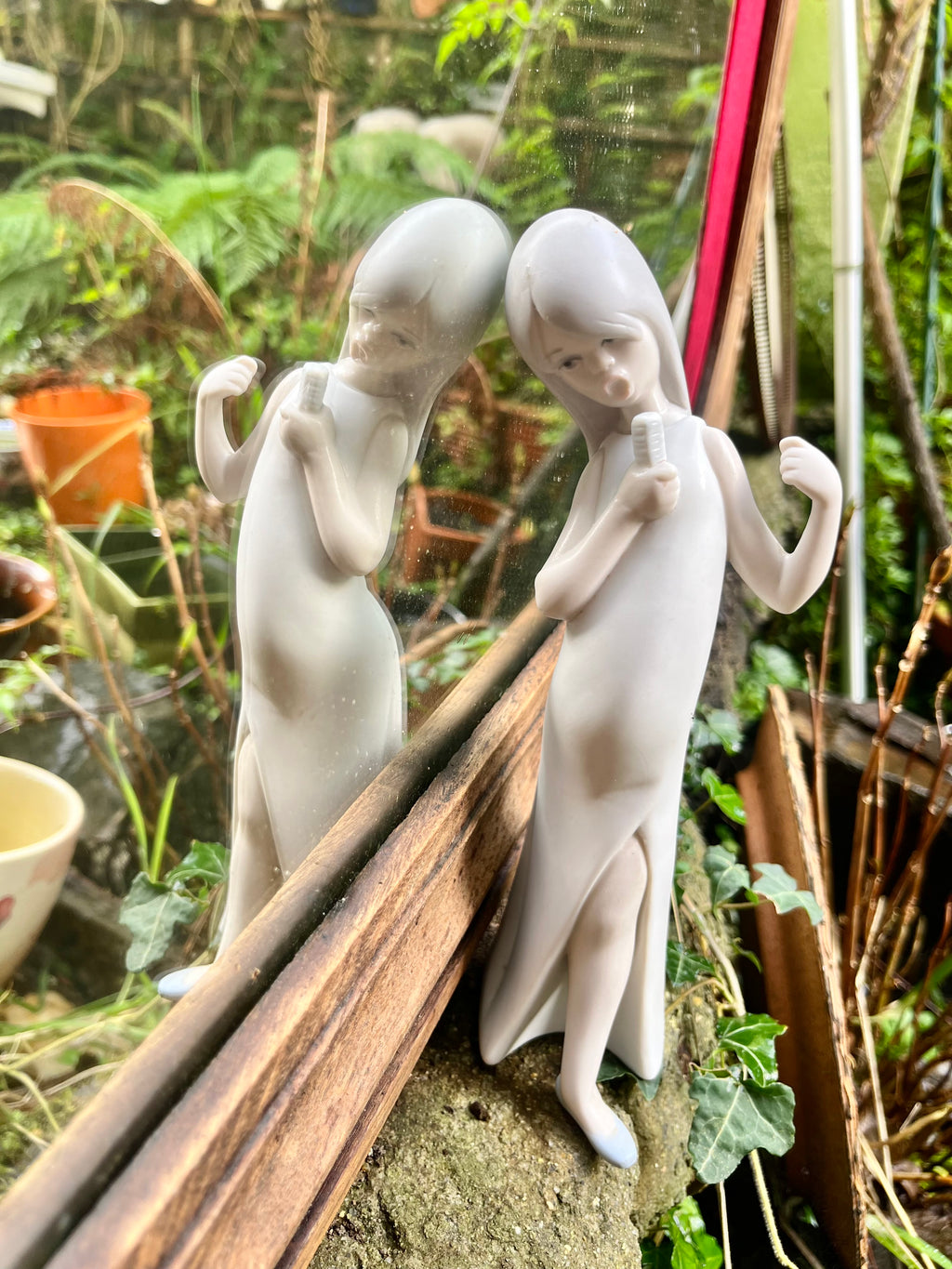 Figura niña cantando. Lladrò.