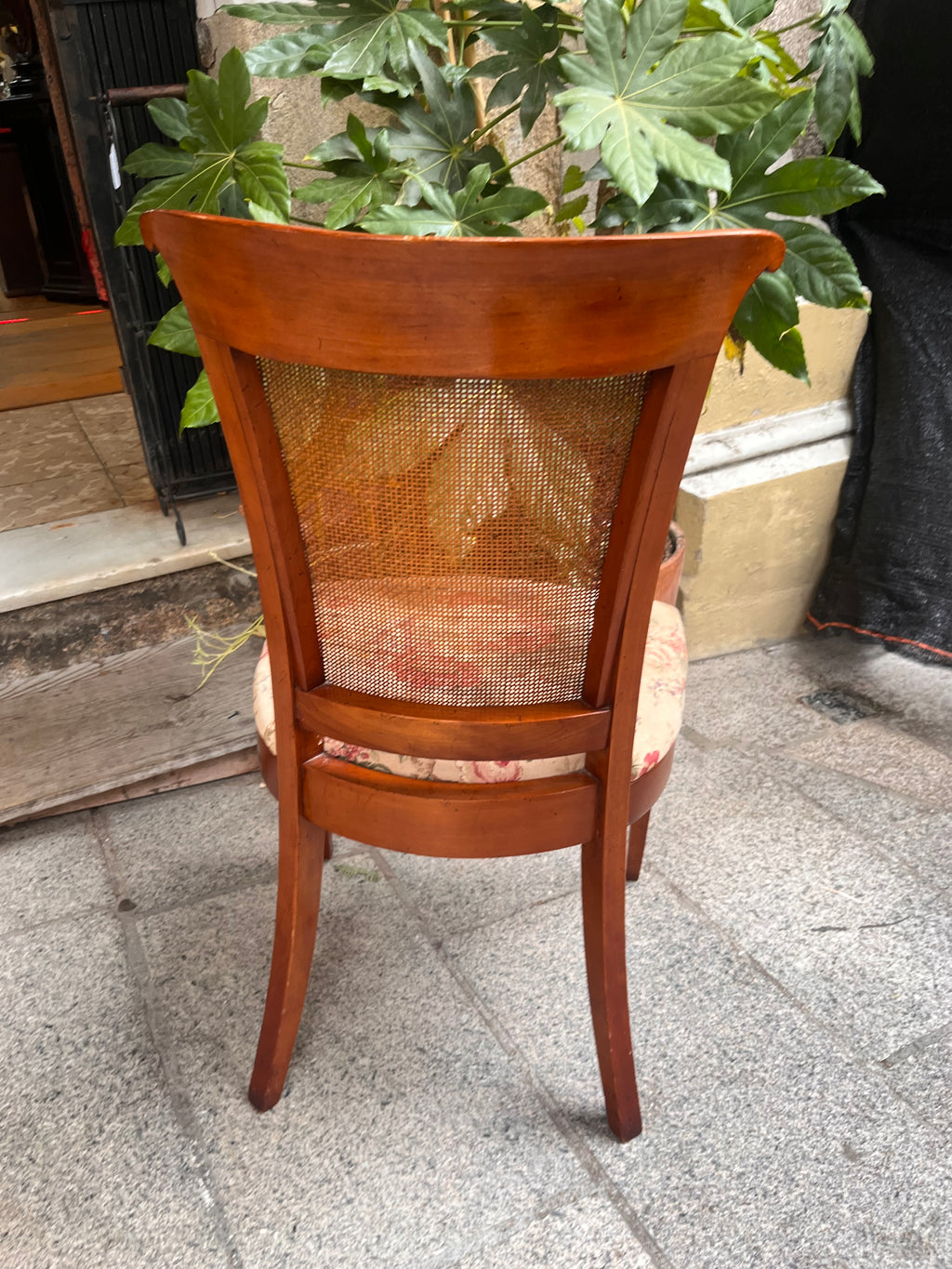 Silla de comedor tapizada .