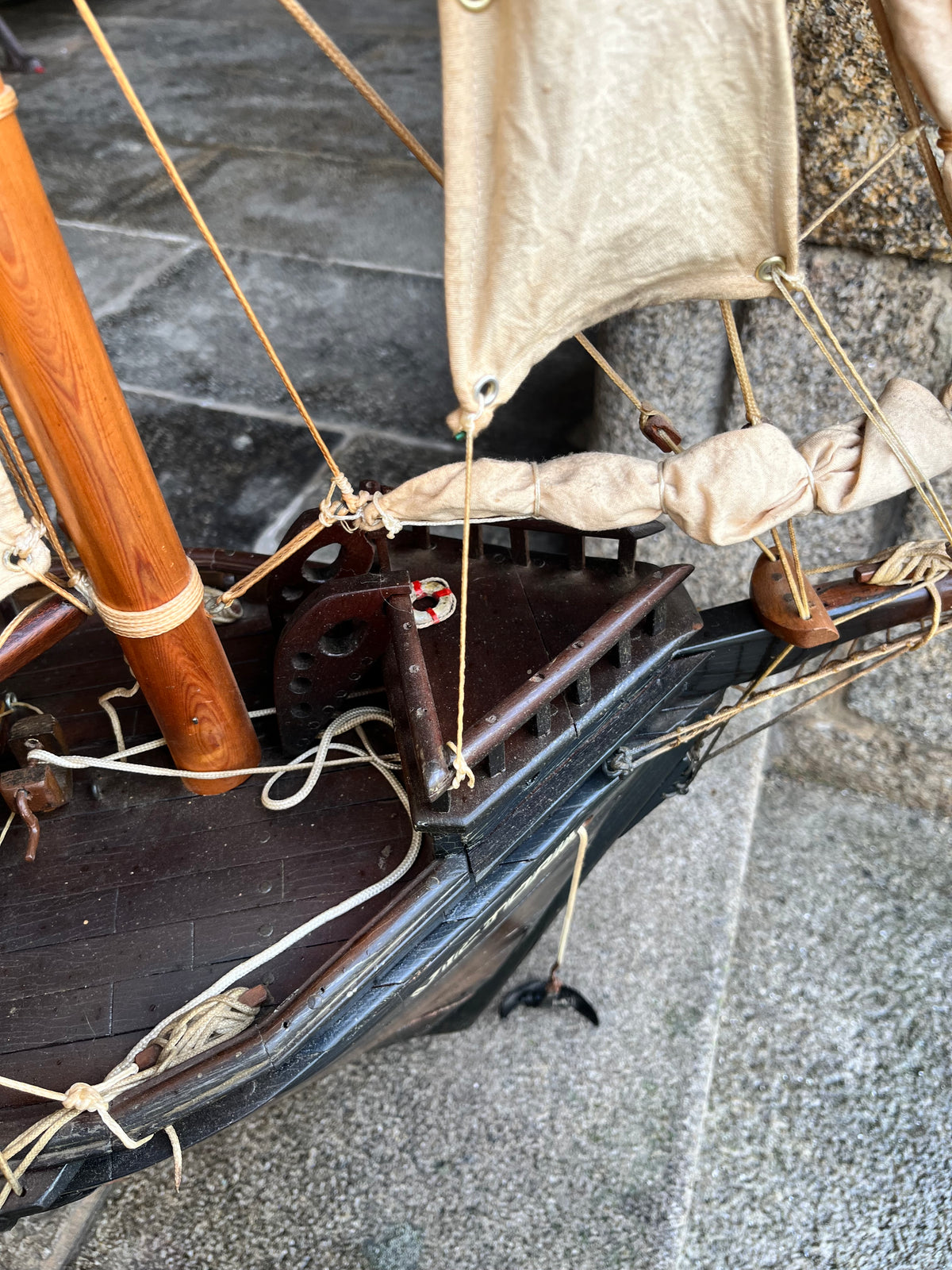 Barco Victoria en madera.