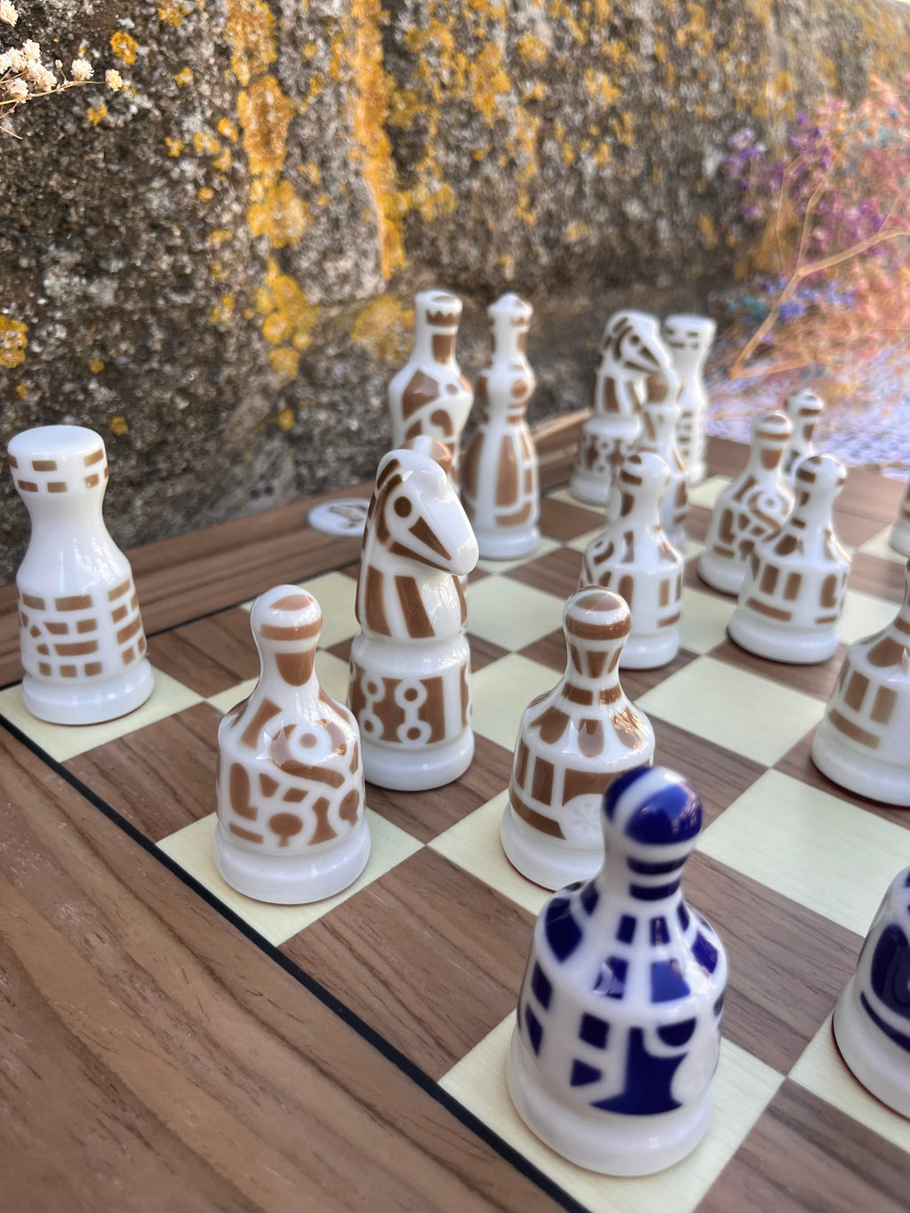 Juego de ajedrez de Sargadelos y La Voz de Galicia.