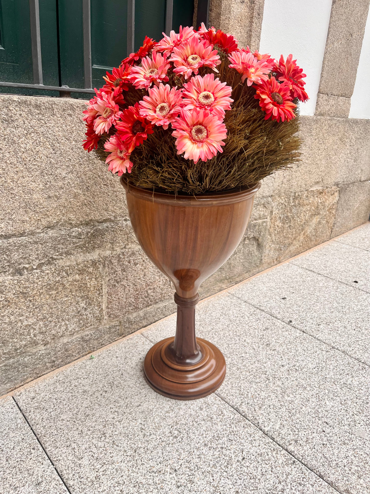 Macetero copa alto.
