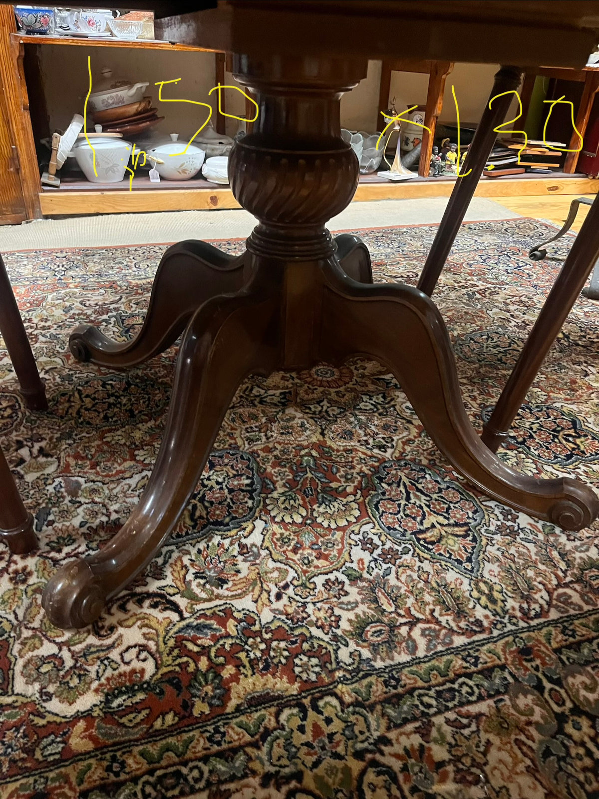 Mesa de comedor elìptica en nogal.