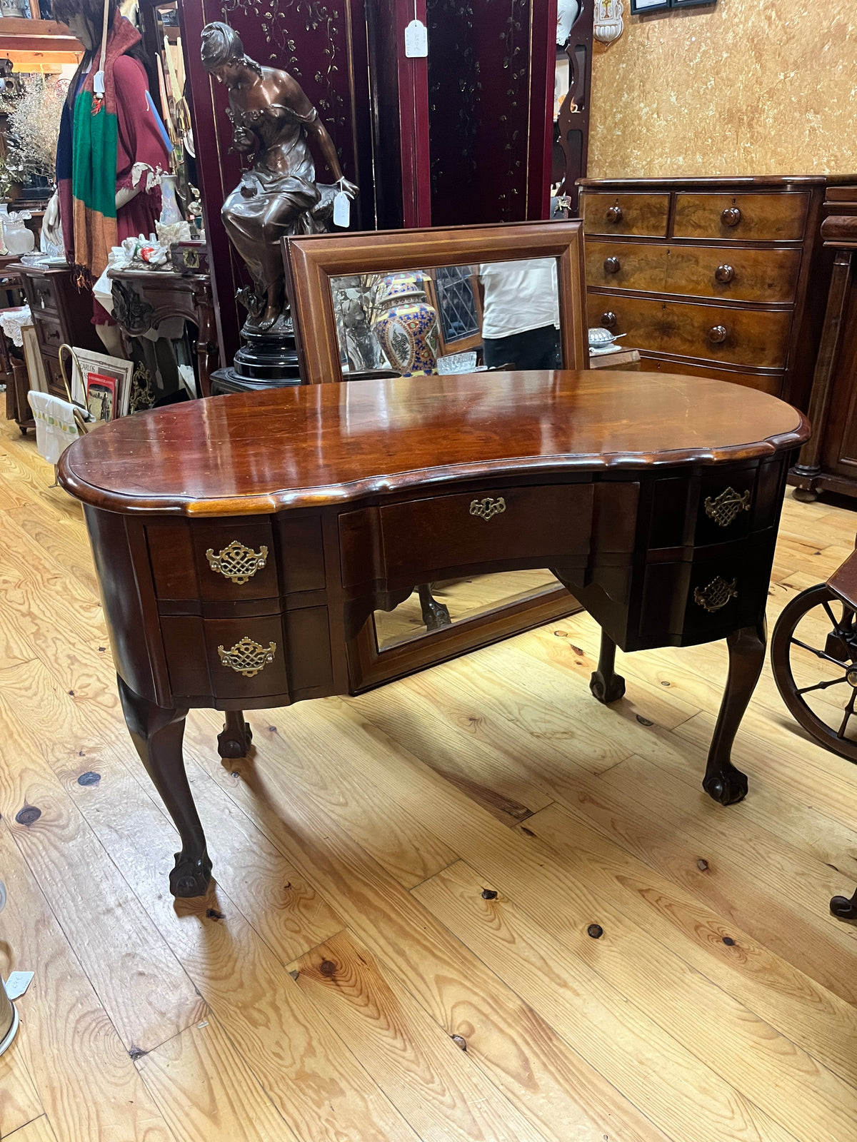 Mesa despacho en madera.