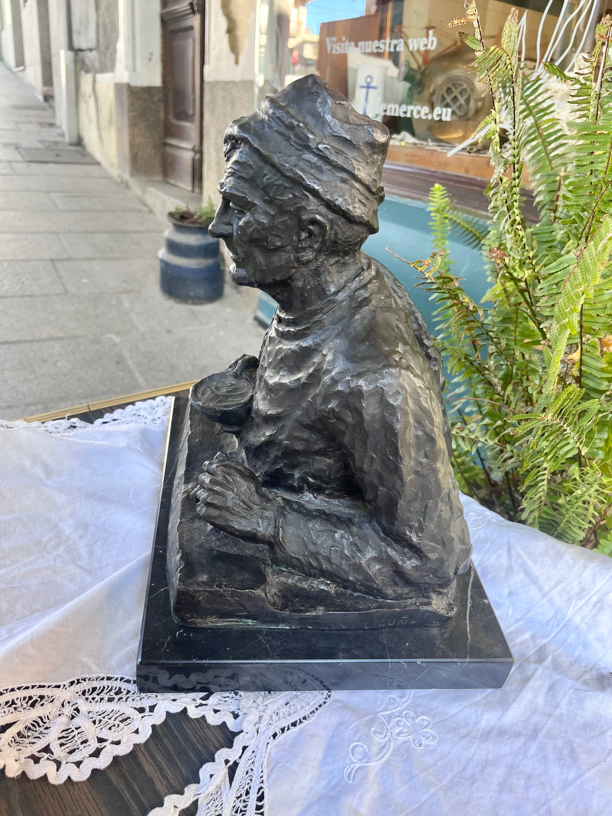 Escultura de bronce . José María Acuña.