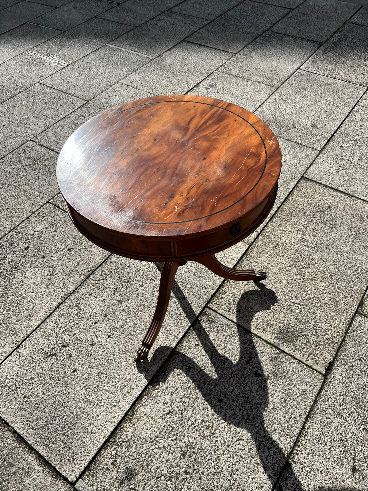 Mesa auxiliar madera.
