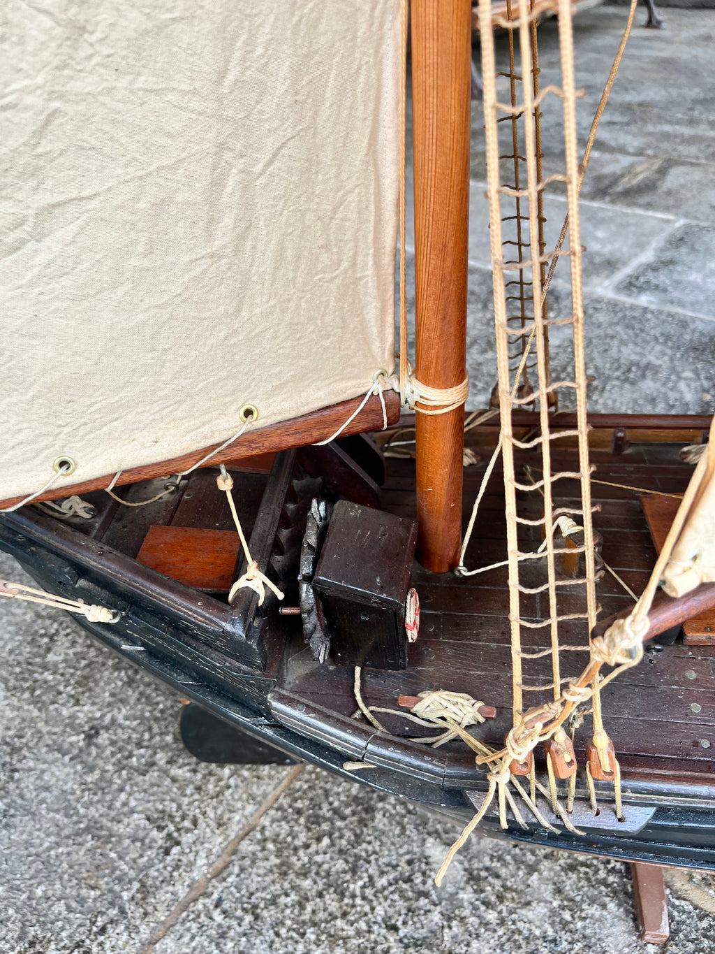 Barco Victoria en madera.