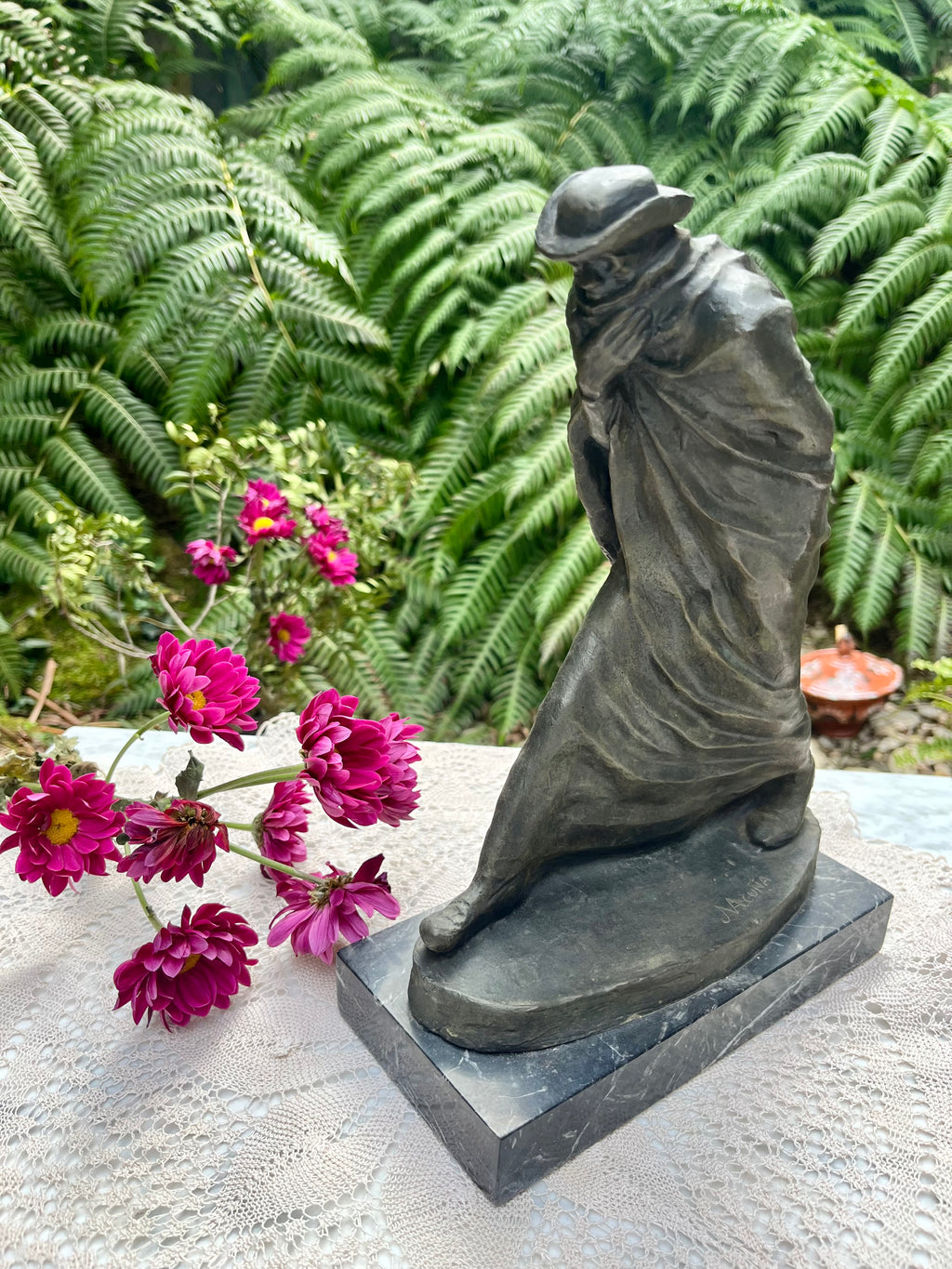 Escultura peregrino de José María Acuña.