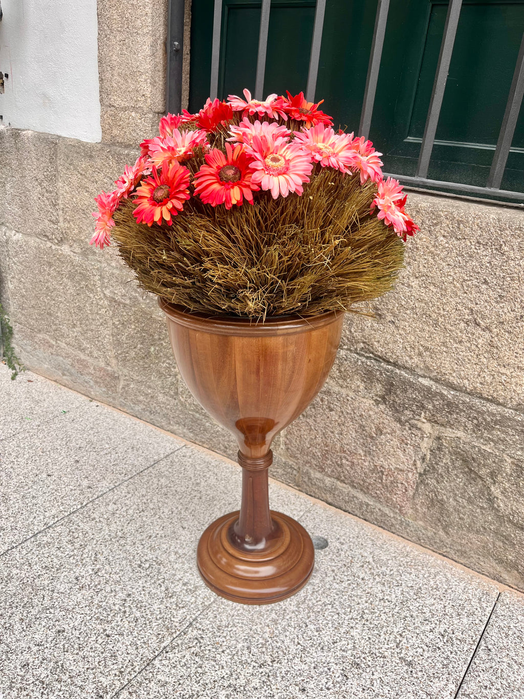 Macetero copa alto.