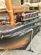 Barco Victoria en madera.
