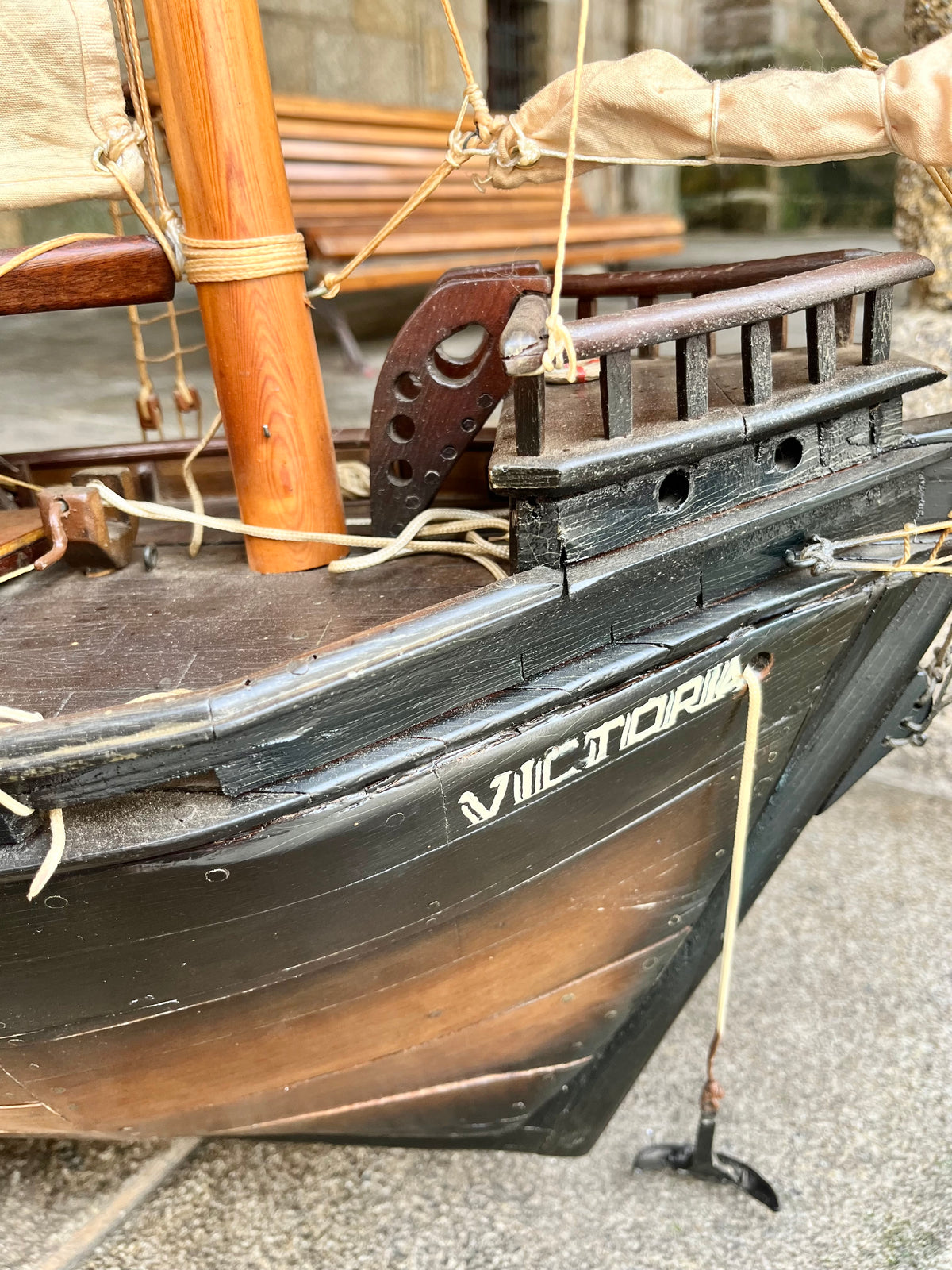 Barco Victoria en madera.