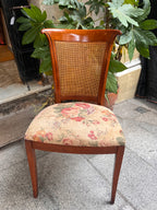 Silla de comedor tapizada .