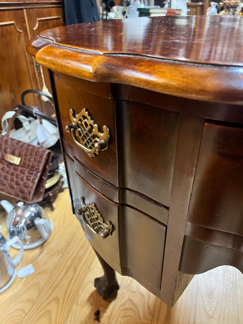 Mesa despacho en madera.