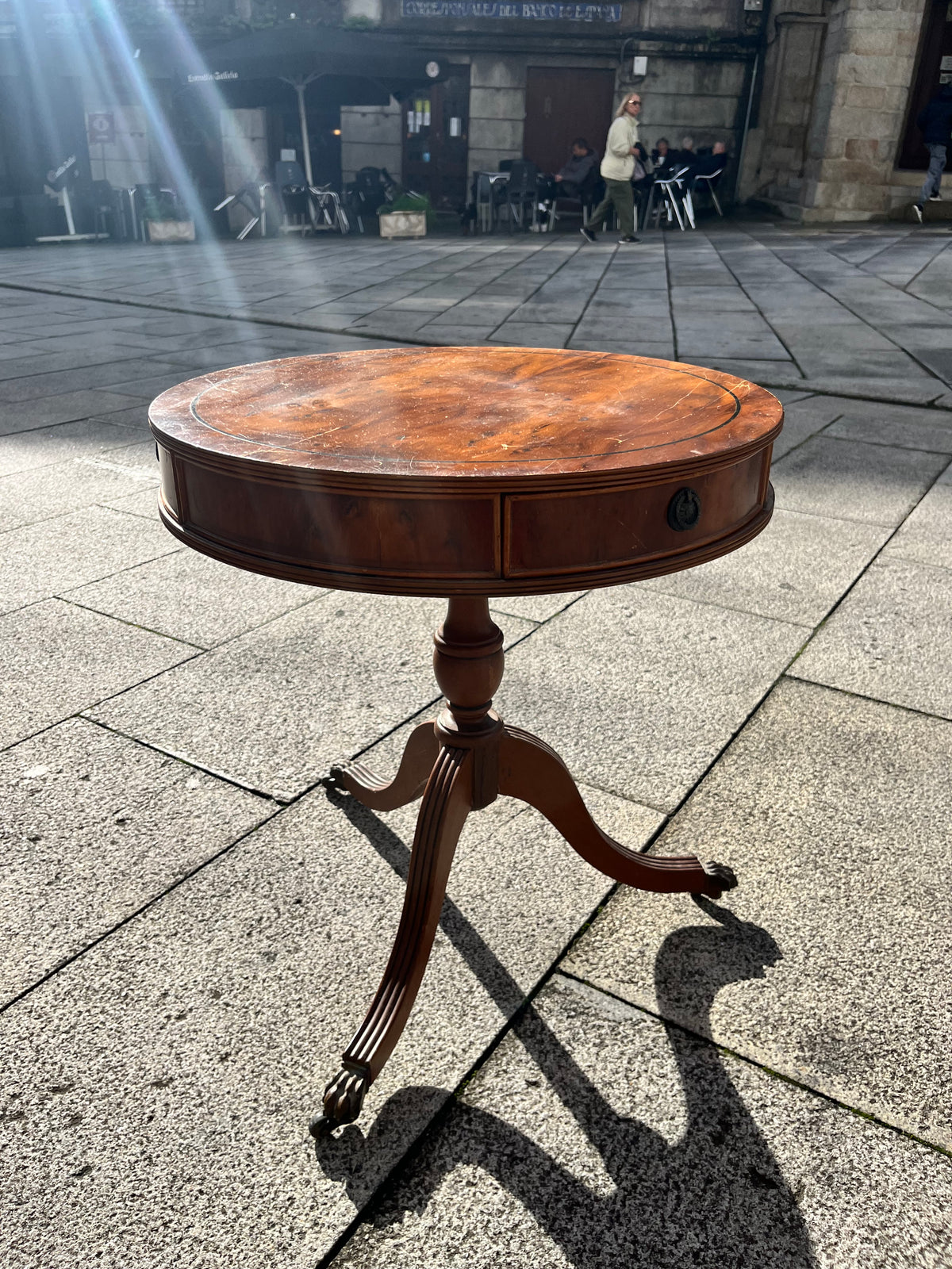 Mesa auxiliar madera.