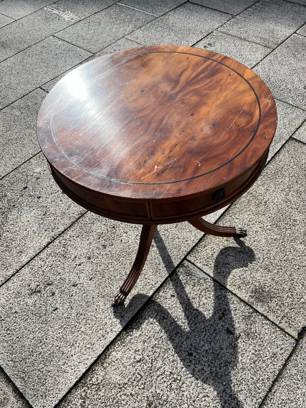 Mesa auxiliar madera.