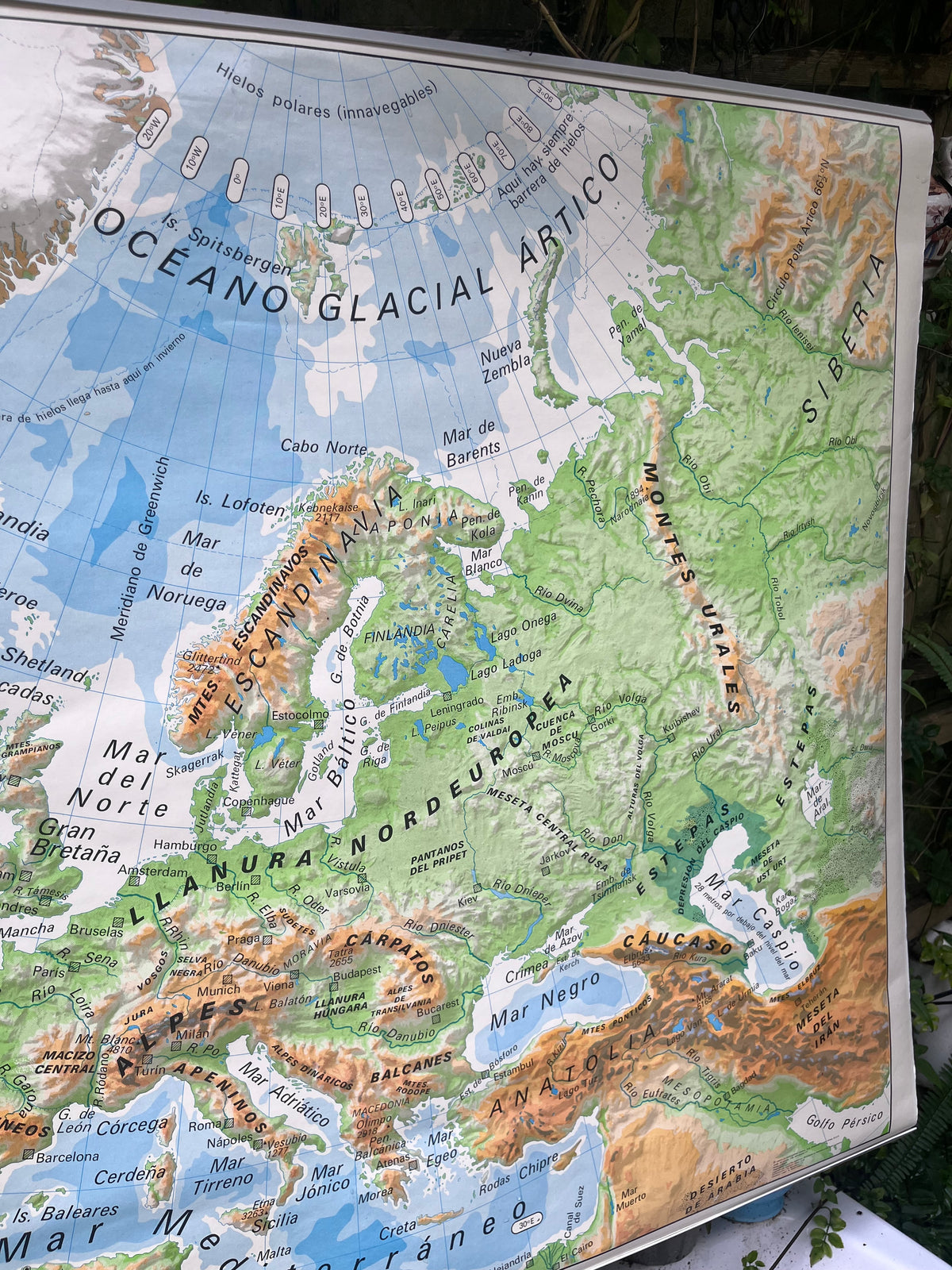 Mapa físico y político de Europa. Años 70.