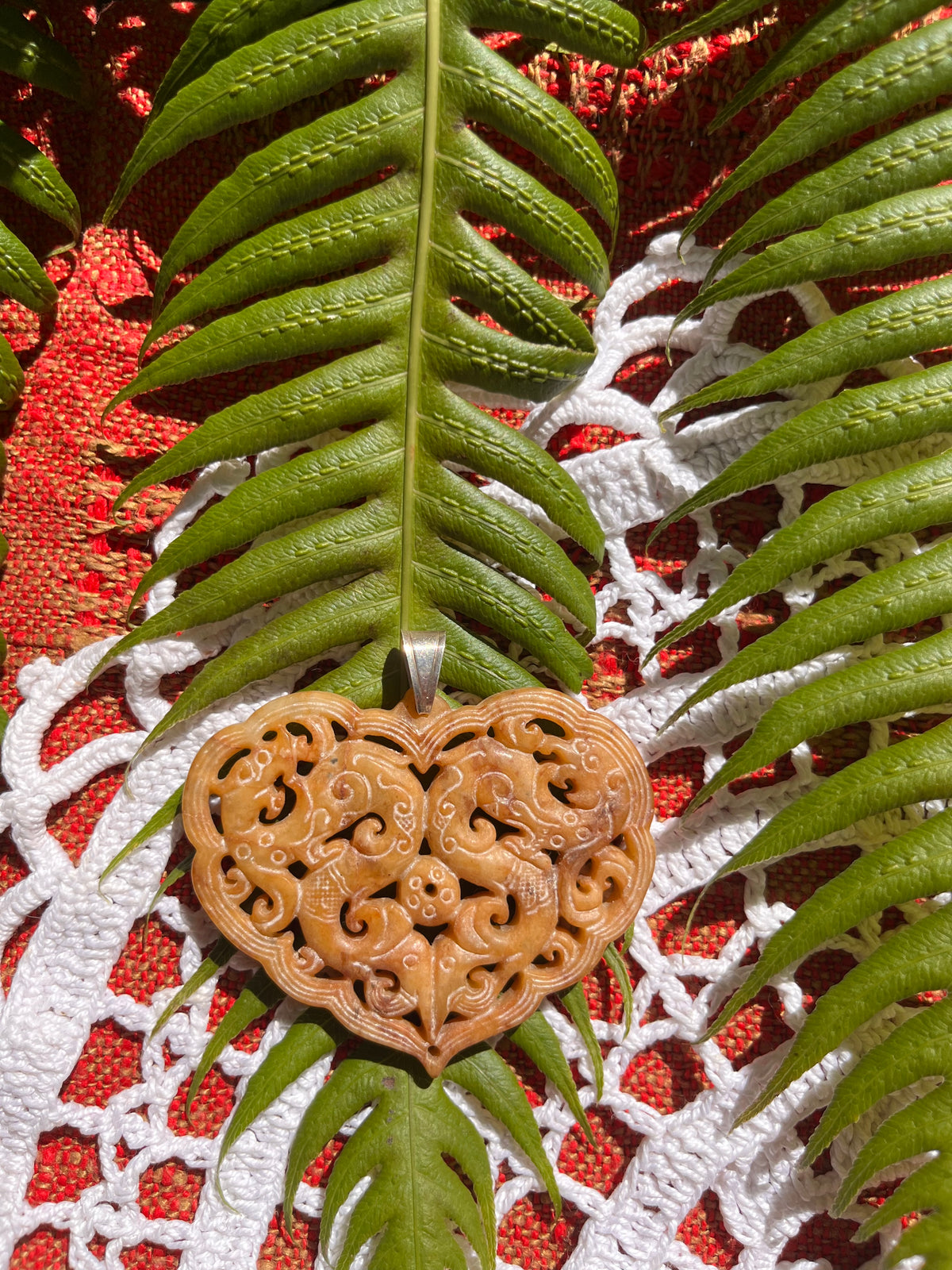 Colgante jade amarillo.