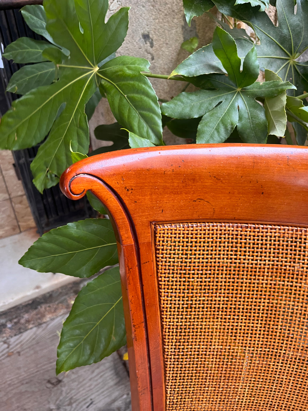 Silla de comedor tapizada .