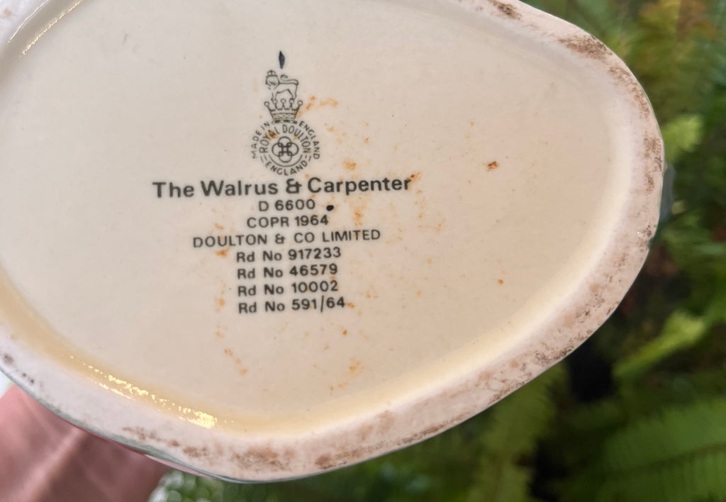 Jarra de colecciòn Doulton & co. “La morsa y el carpintero”
