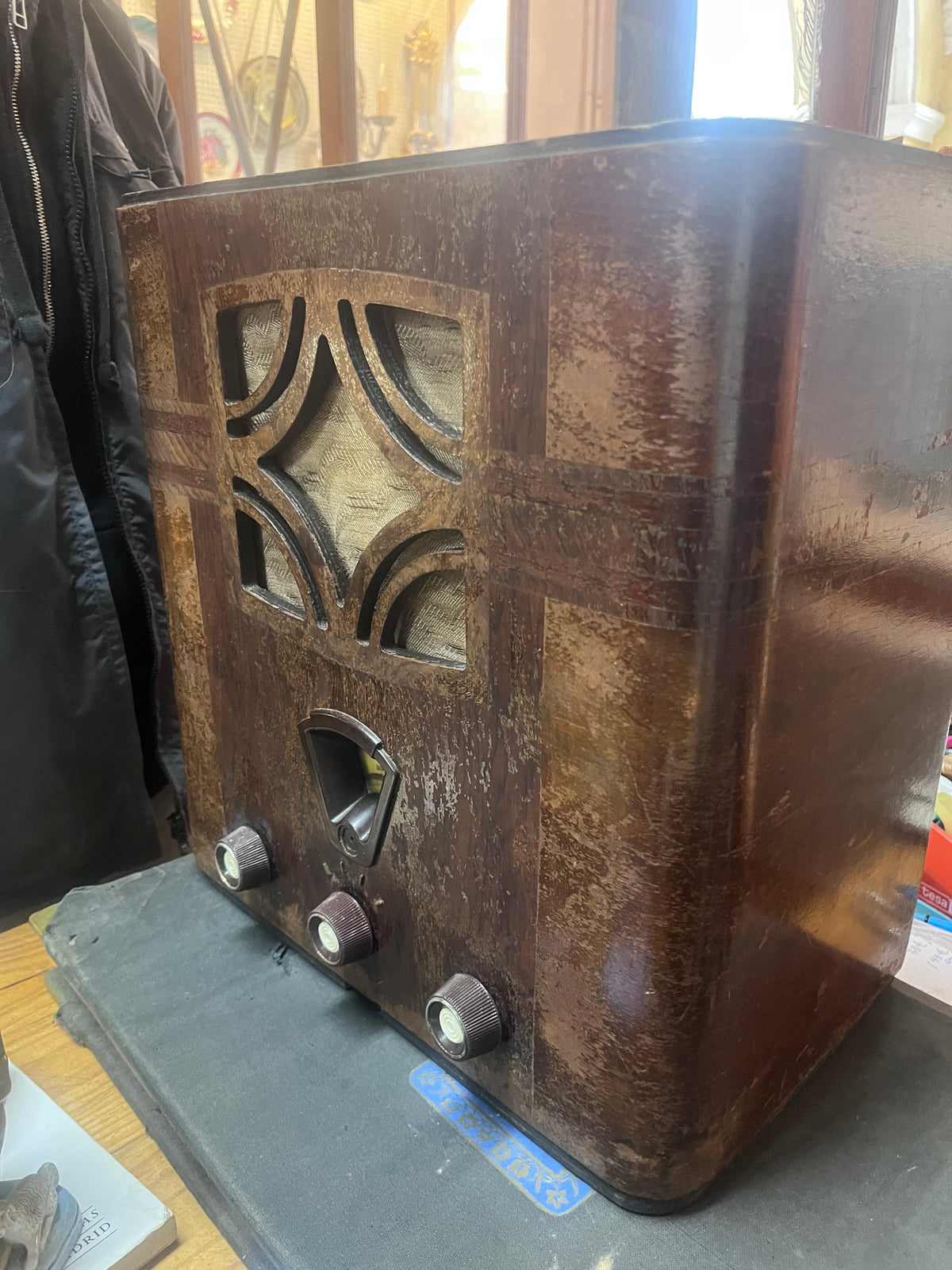 Antigua radio Philips 760A