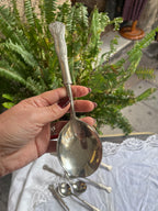 Juego cucharas en acero y peltre.