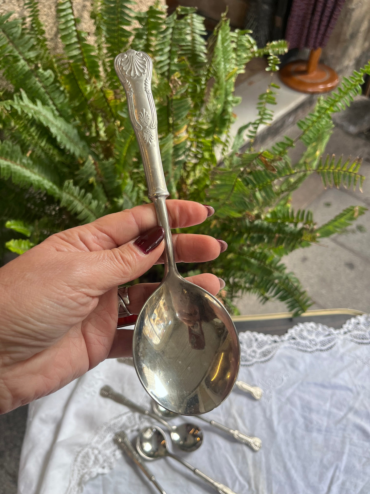 Juego cucharas en acero y peltre.
