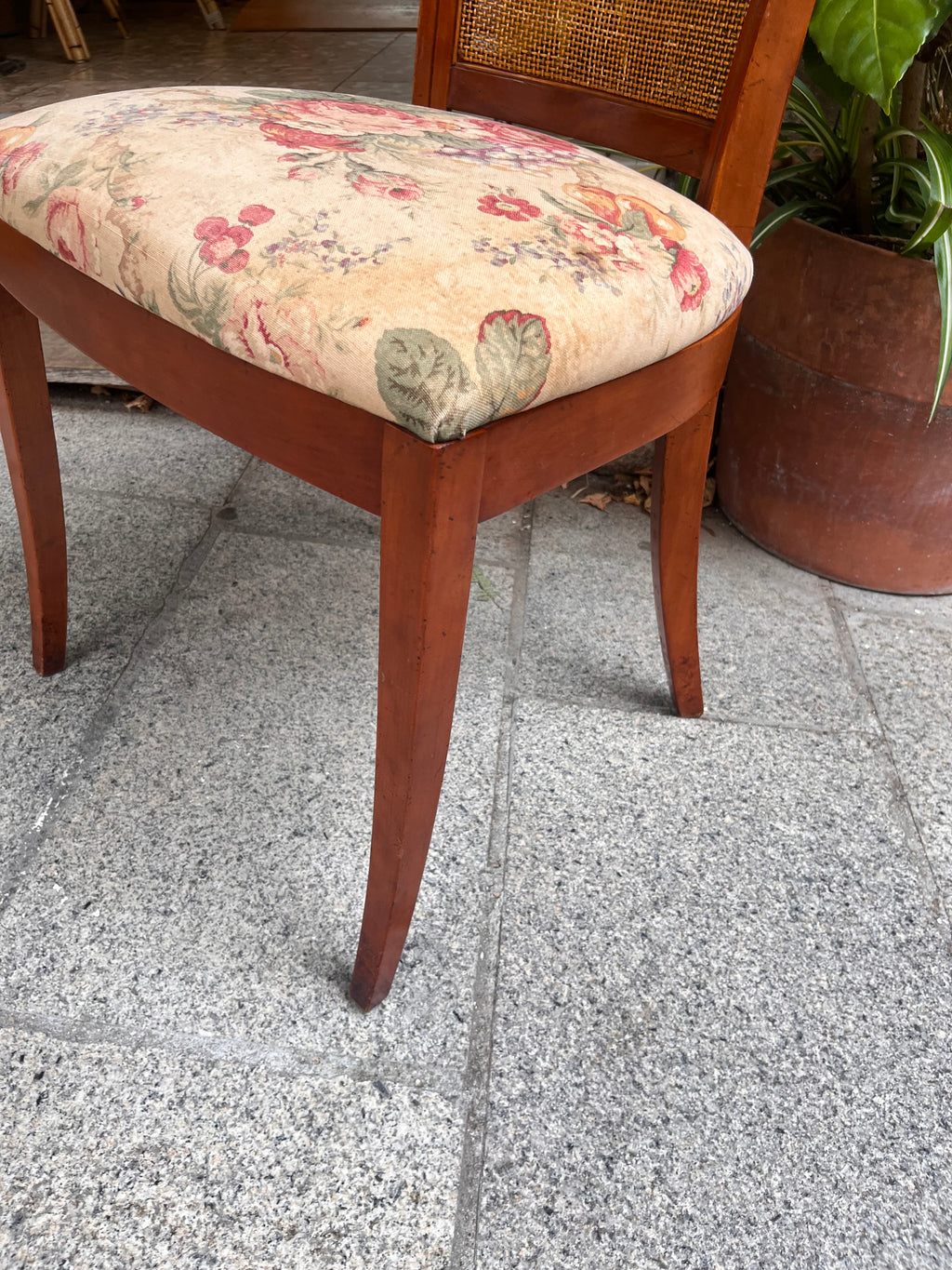 Silla de comedor tapizada .
