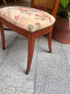Silla de comedor tapizada .