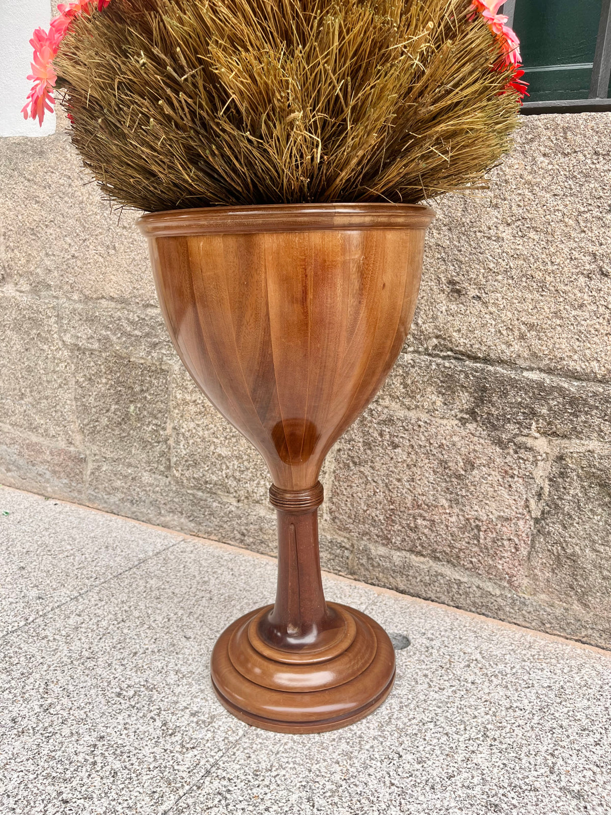 Macetero copa alto.
