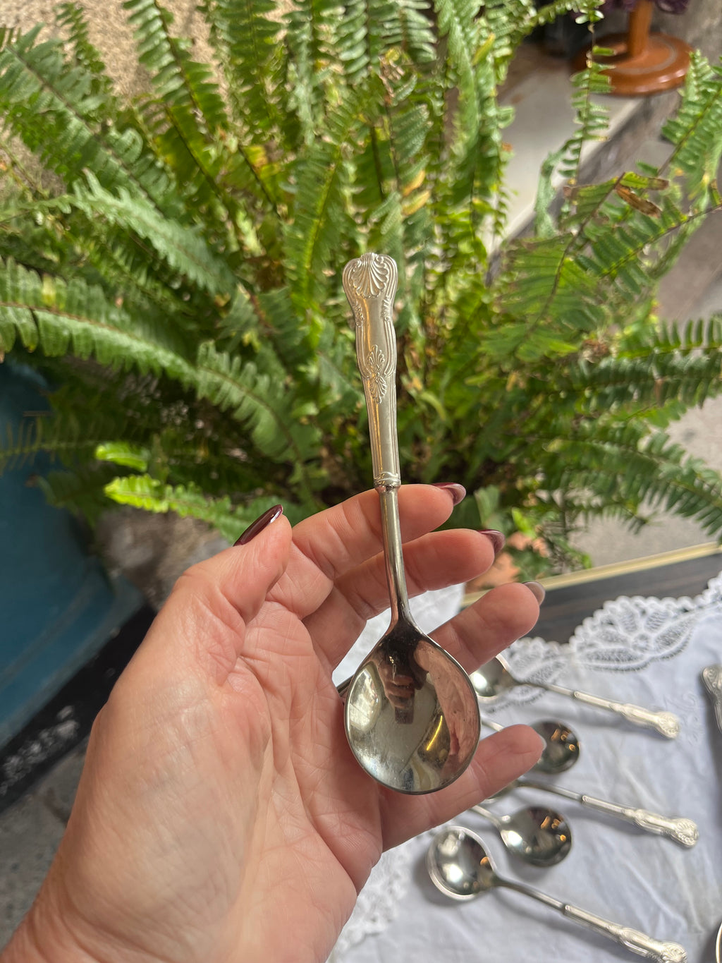 Juego cucharas en acero y peltre.