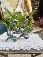 Pareja de candelabros vintage en porcelana esmaltada.