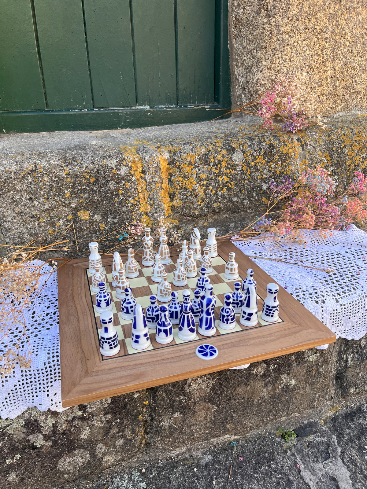 Juego de ajedrez de Sargadelos y La Voz de Galicia.