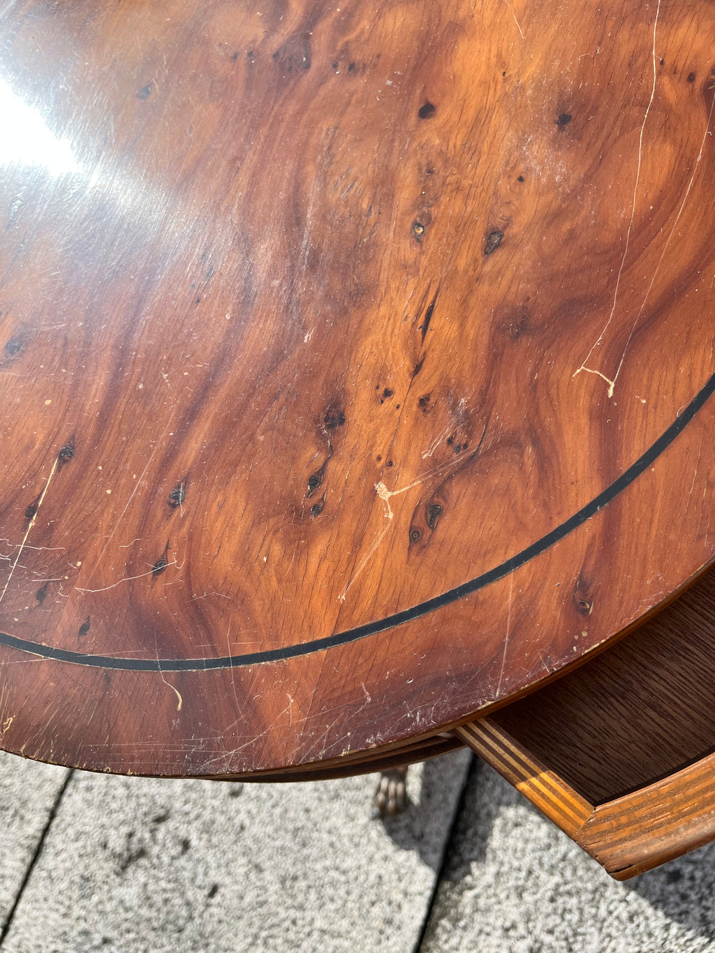 Mesa auxiliar madera.