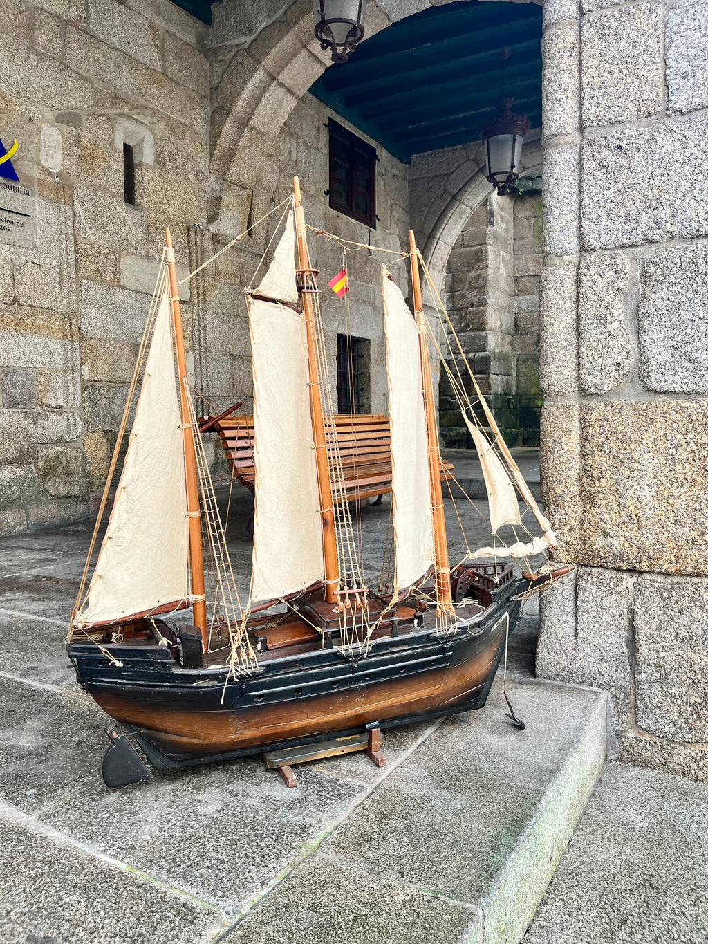 Barco Victoria en madera.