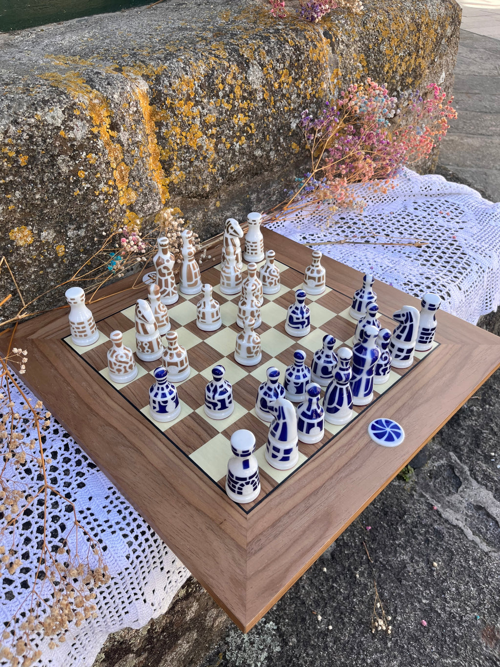 Juego de ajedrez de Sargadelos y La Voz de Galicia.